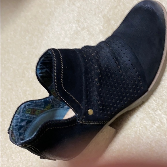 Earth origin booties. Good condition. - Picture 4 of 8